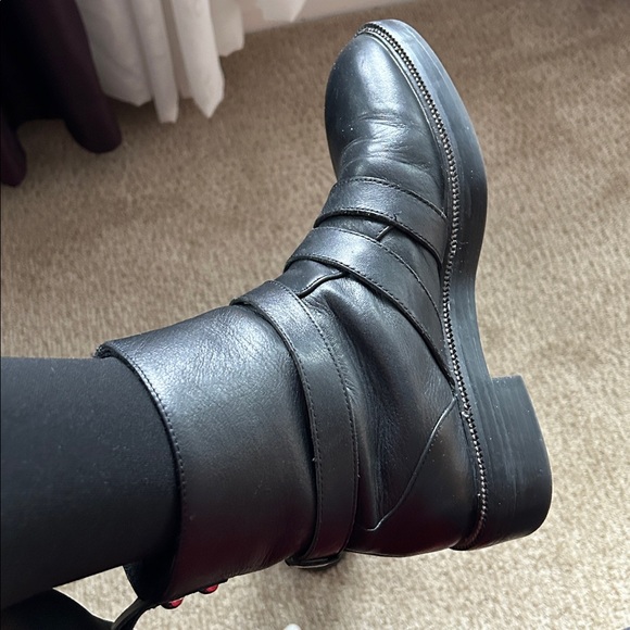 Zara Black Leather Ankle Boots with Buckles - Picture 4 of 9